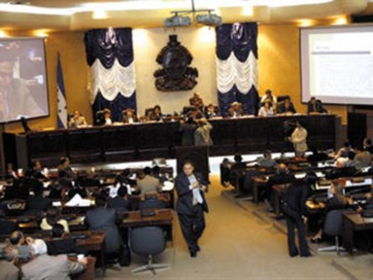 Congreso hondureño aprueba amnistía para Zelaya