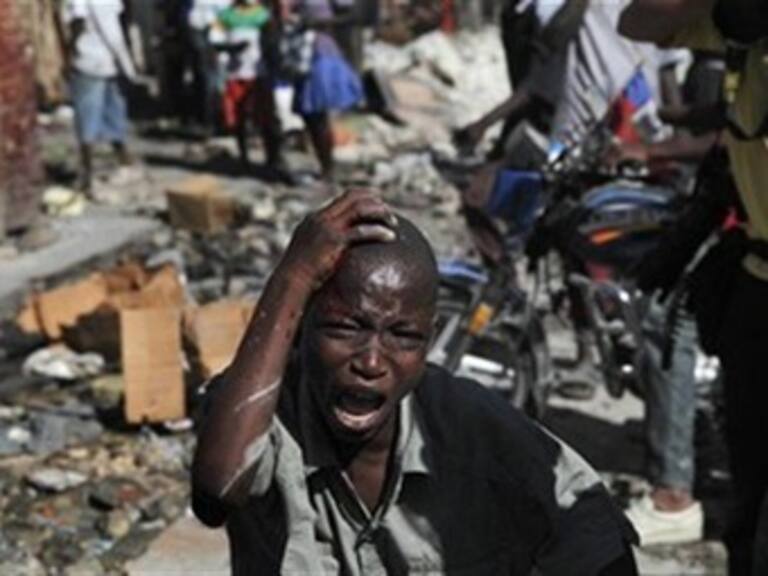 Correa lleva ayuda humanitaria a Haití