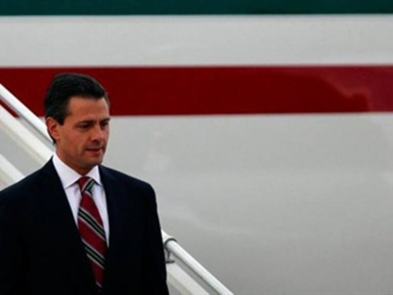 Llega EPN a México tras gira de trabajo en Colombia