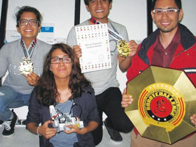 Estudiantes mexicanos ganan concurso de robótica en China
