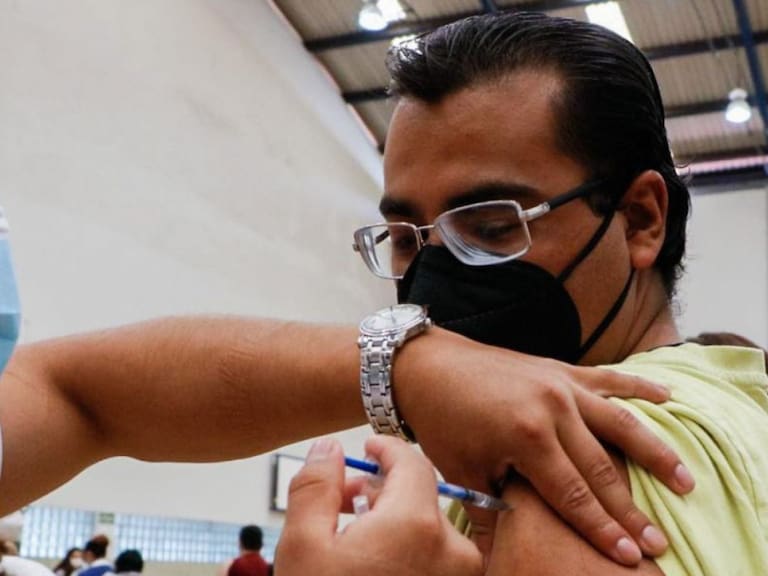 México suma 381 muertes y 5 mil 825 contagios de COVID-19 en 24 horas