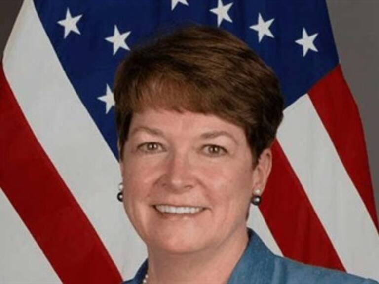 Declara Ecuador persona 'no grata' a embajadora de EUA