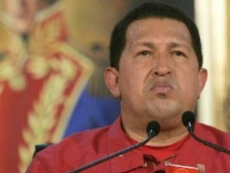 Si canales no cumplen la ley, no saldrán más al aire: Chávez