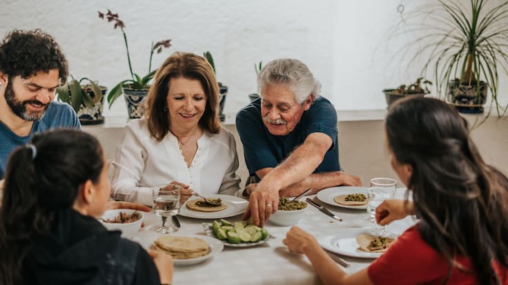 Padres mayores de 65 años podrán heredar su casa sin que sus hijos paguen impuestos: Requisitos según Hacienda