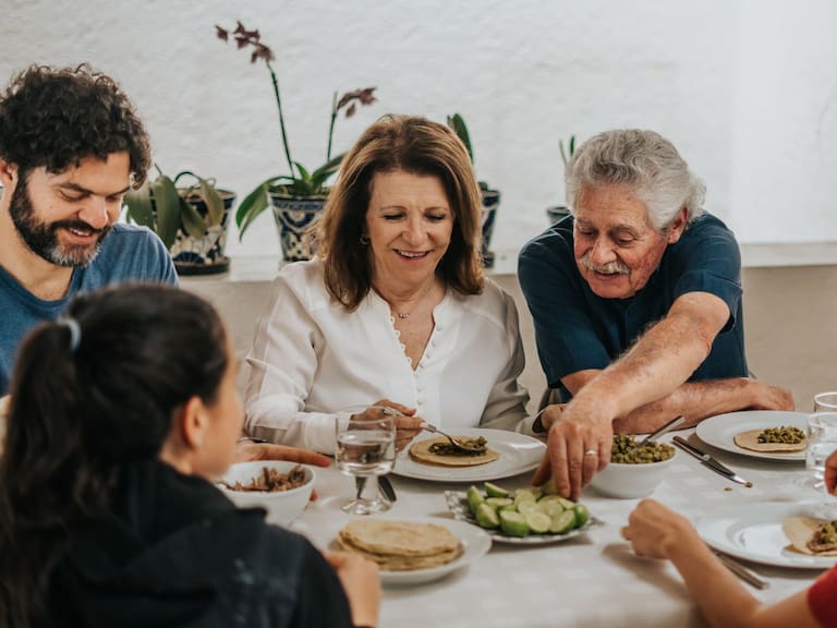 La transferencia de vivienda entre padres e hijos puede quedar libre de impuestos. Getty Images