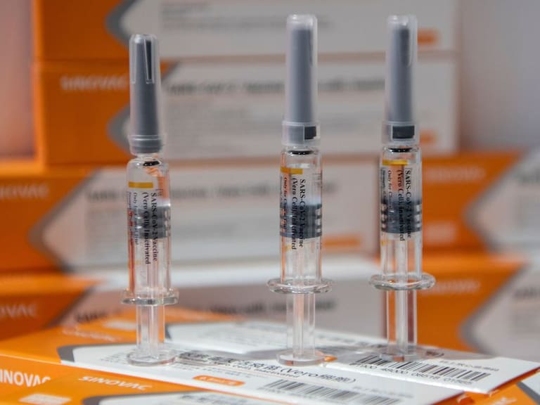 AMLO dispuesto a aplicarse vacuna china contra COVID-19 en diciembre