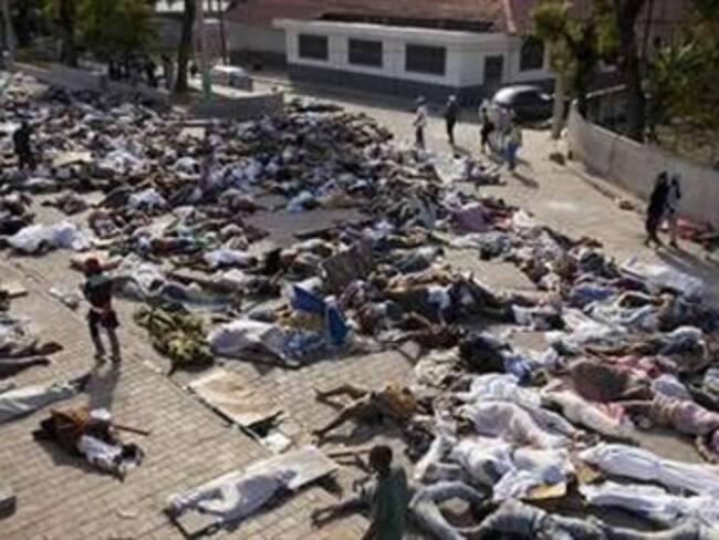 Francia pide cancelación de deudas de Haití