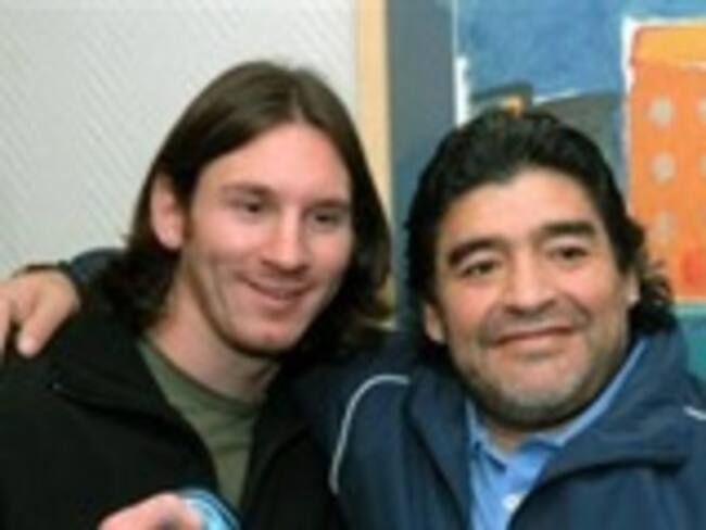 Asiste Maradona a entrenamiento del Barcelona