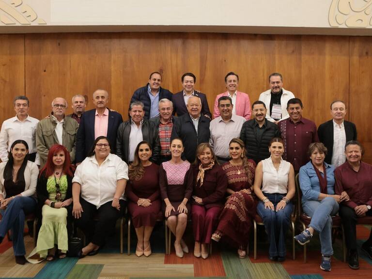El presidente presumió que hay unión en Morena, luego de la reunión con Sheinbaum y gobernadores de su partido