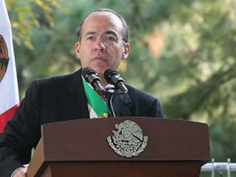 Envía Calderón condolencias a deudos de incendio en Puebla