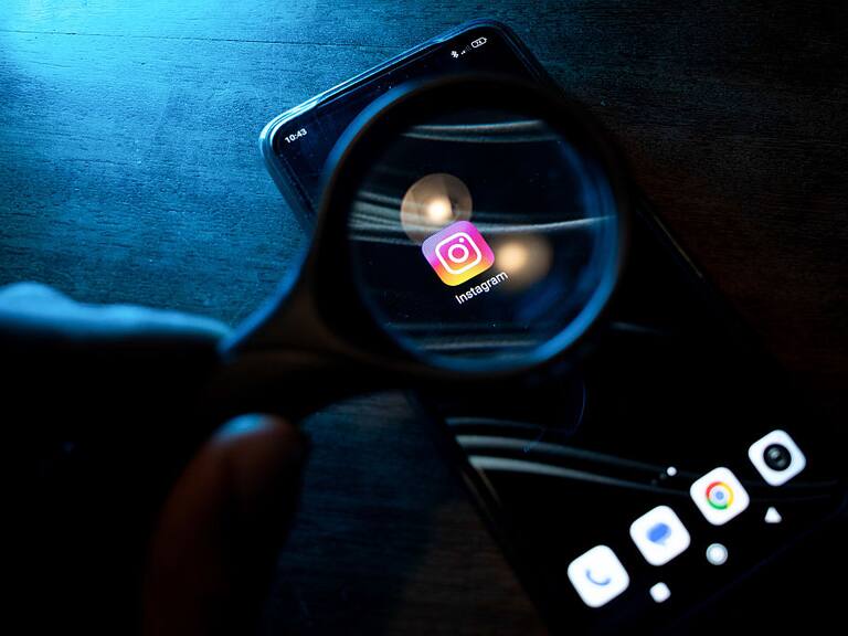 El USCIS considerará la actividad antisemita de extranjeros en redes sociales y el acoso físico a personas judías como motivos para denegar solicitudes de beneficios migratorios.