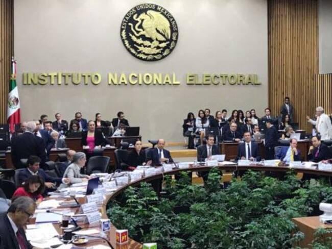 Multa INE con 918 mil pesos al PRI por tarjetas de campaña