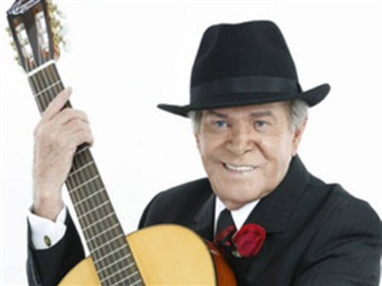 Dedica Chamín Correa medalla al Mérito Musical a Roberto Cantoral