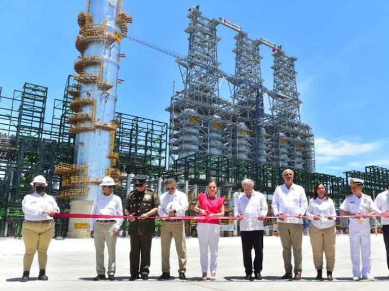 AMLO inaugura primera etapa de la refinería de Dos Bocas