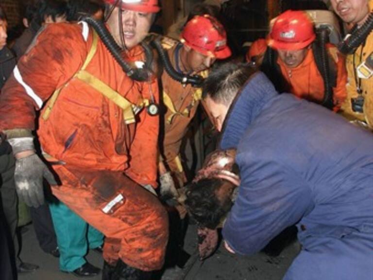 Rescatan vivos a 114 mineros en China