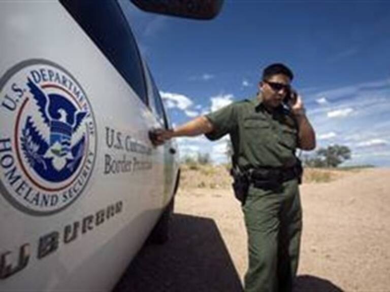 Arrestan a agente fronterizo acusado de abuso sexual