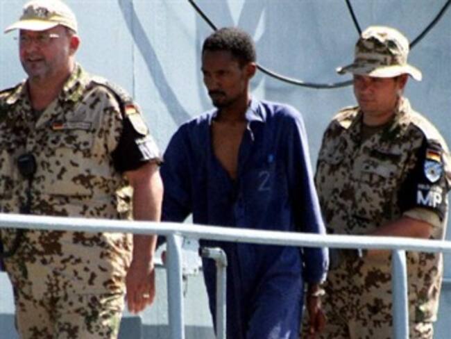 Piratas somalíes atacaron un buque militar francés