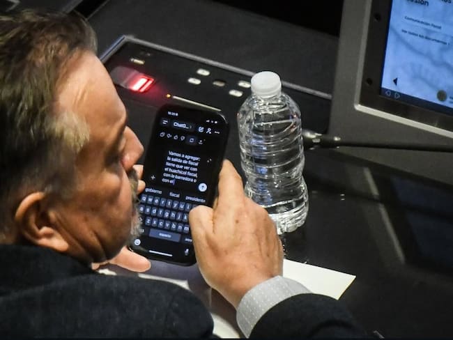 Senador usa Inteligencia Artificial en plena sesión para fijar postura sobre Gertz Manero