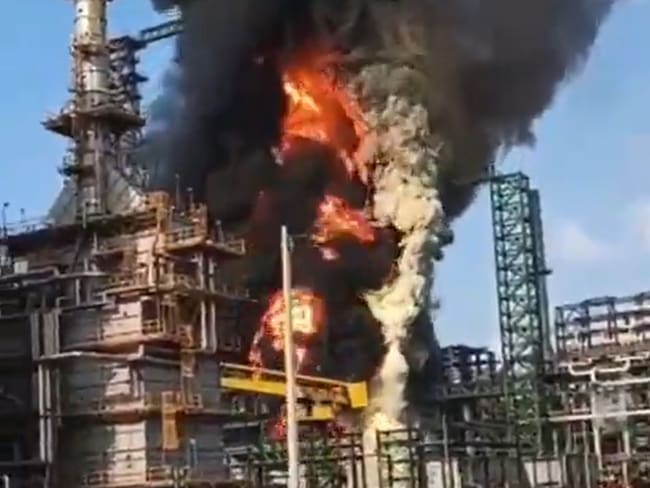 Explosiones en Dos Bocas preocupan a familias por riesgo en escuelas cercanas