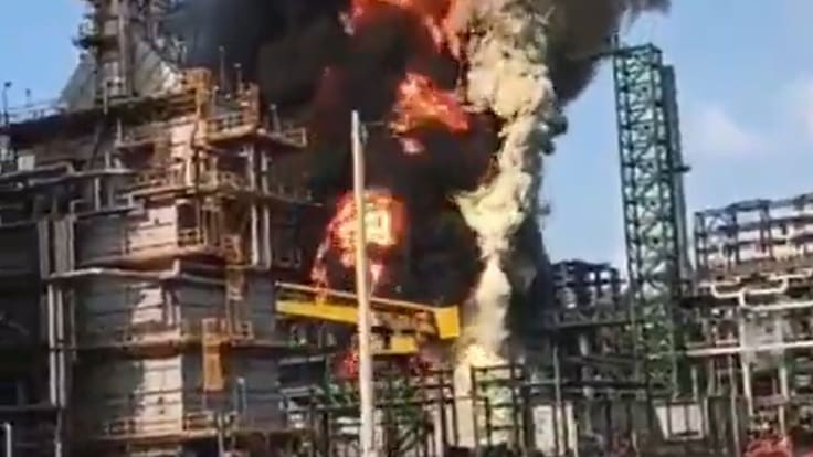 Explosiones en Dos Bocas preocupan a familias por riesgo en escuelas cercanas