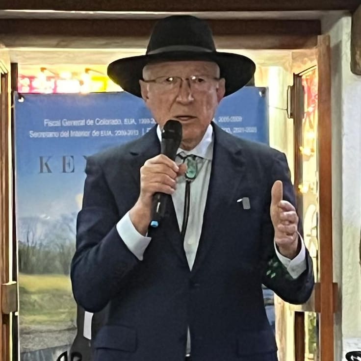 Ve Ken Salazar errónea la revisión anual del TMEC; pide acuerdo de seguridad y respalda a Sheinbaum