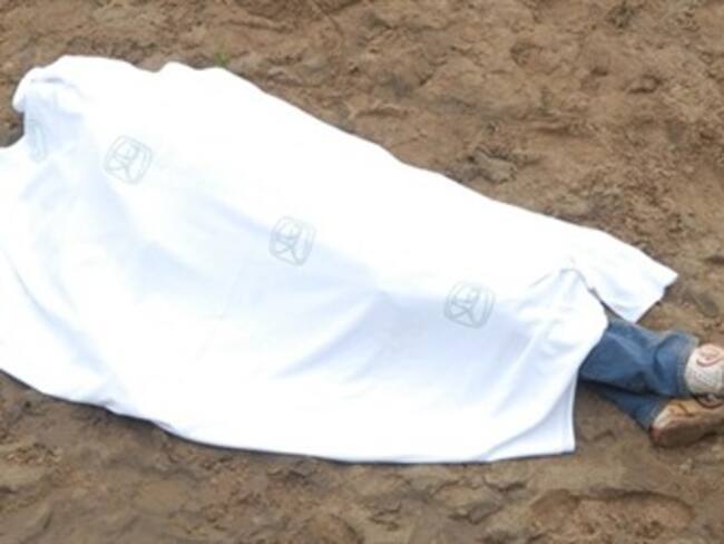 Encuentran a un hombre colgado en Michoacán