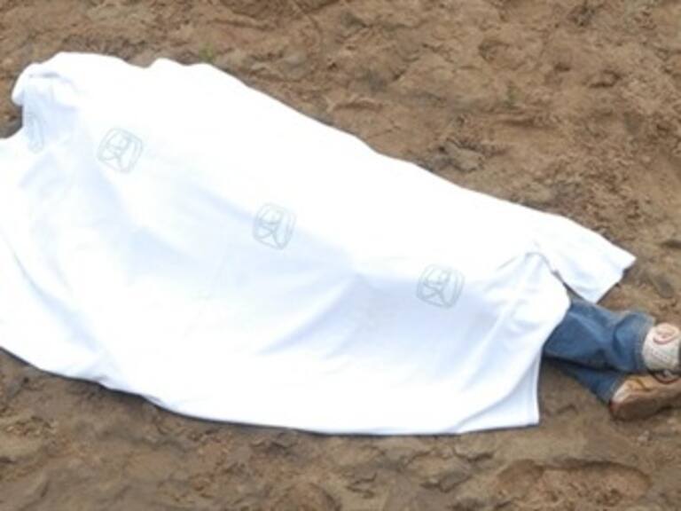 Encuentran a un hombre colgado en Michoacán