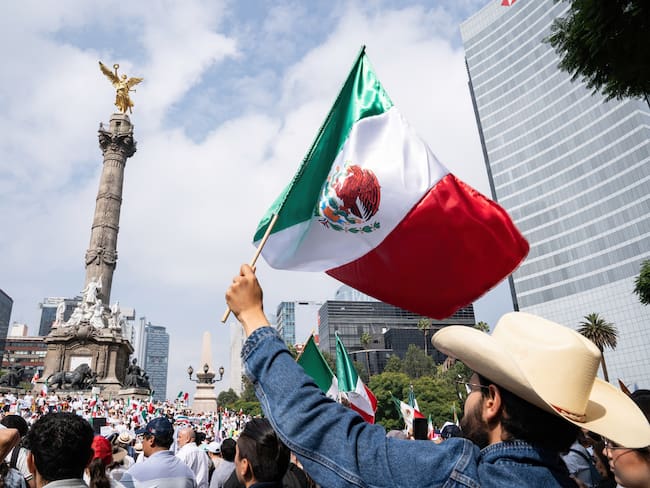 ¿Sabías que la bandera de México ha cambiado más de tres veces para llegar a como la conocemos?
