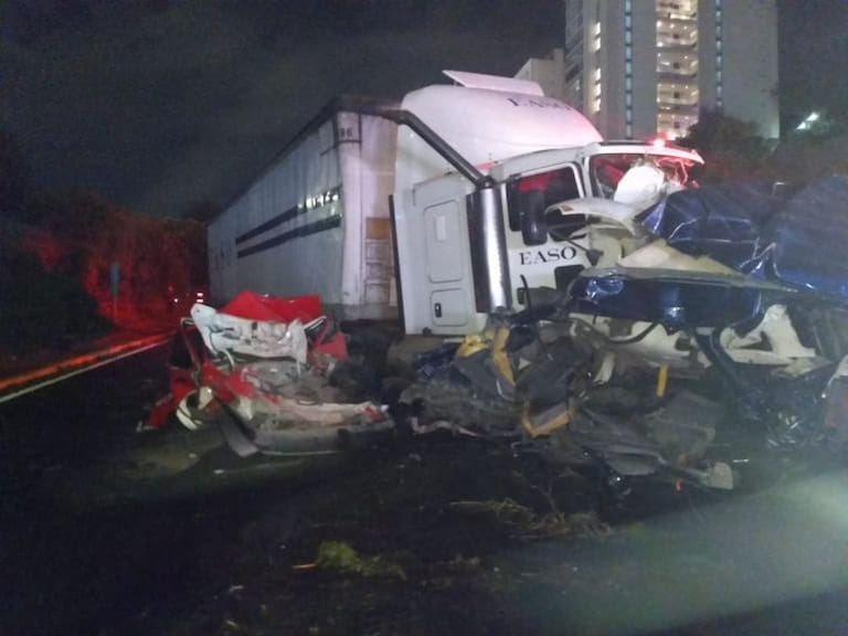 Sube a 10 la cifra de muertos por choque en la autopista México-Toluca