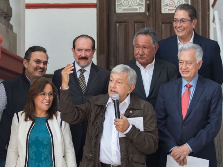 Presenta López Obrador a su equipo energético