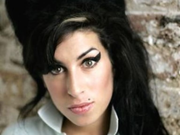 Consideran de mal gusto colección inspirada en Amy Winehouse