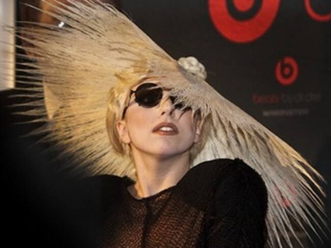 Muestra Lady Gaga en Nueva York su espíritu navideño