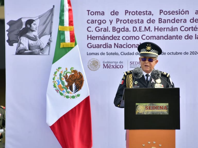 El General de Brigada Diplomado de Estado Mayor, Hernán Cortés Hernández, tomó protesta y posesión al cargo como nuevo comandante de la Guardia Nacional.FOTO: SEDENA/CUARTOSCURO.COM