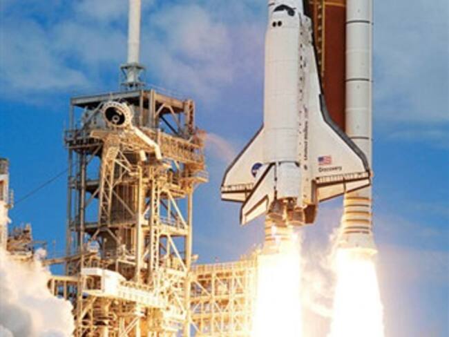 Aterriza transbordador espacial en Florida
