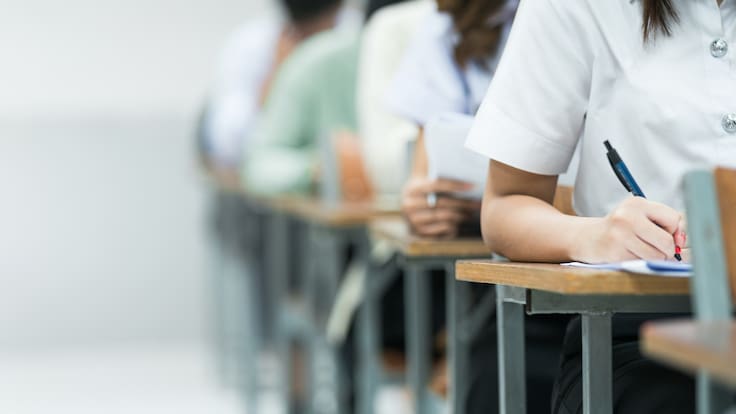 ¿Qué carreras ya NO deberías estudiar en 2026? Listado de profesiones que pueden desaparecer por culpa de la IA