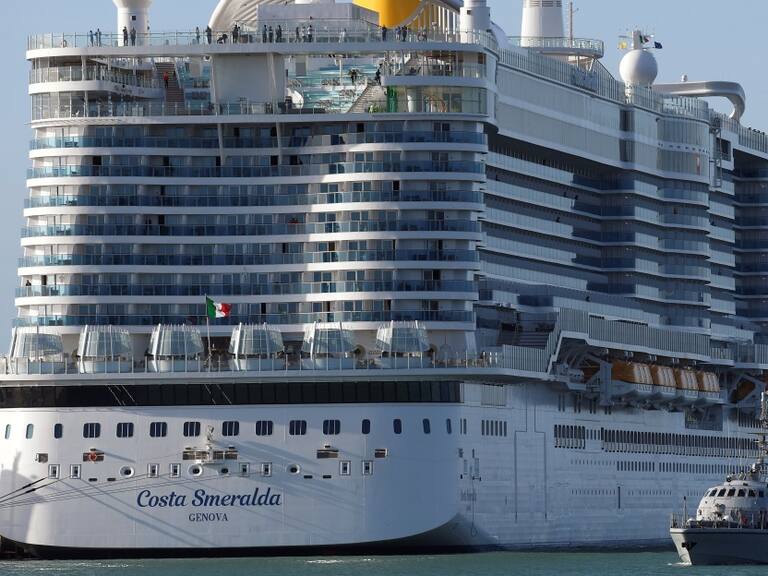 Italia retiene a crucero con 7 mil personas por sospecha de coronavirus