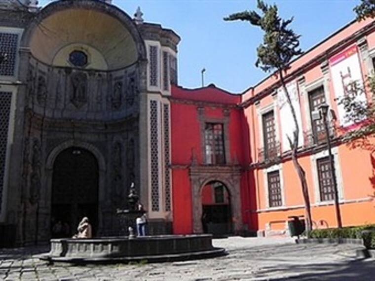 Héctor Rivero, director de Museo Franz Mayer, Pedro Pardo, fotógrafo. Hablan de la exposición 'World Press Photo' en el Museo Franz Mayer