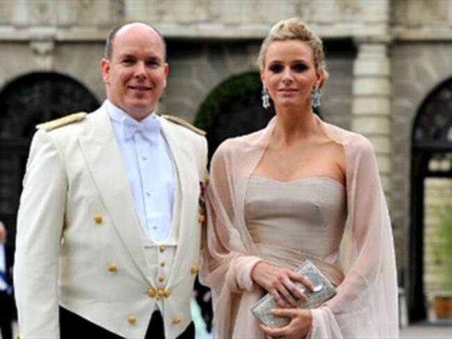 Celebran ceremonia católica por unión entre el príncipe de Mónaco Alberto II y Charlene