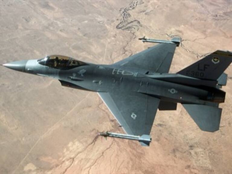 Usa Fuerza Aérea de EU Twitter para valorar vuelo polémico