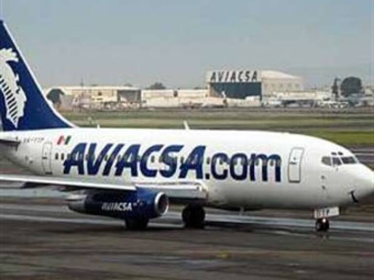 Suspende Aviacsa nuevamente sus operaciones, empleados protestan