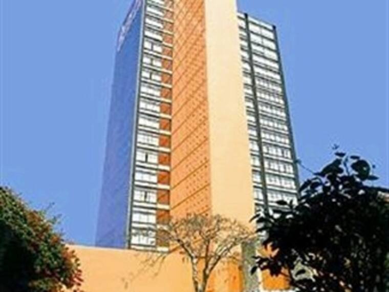 Compran Holiday Inn Express Guadalajara. Momento Corporativo con Roberto Aguilar. 21/05/13