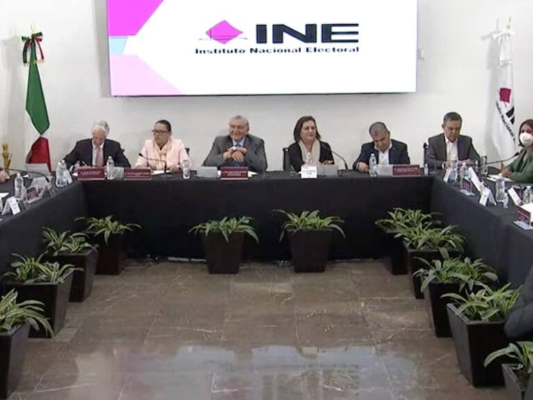 Adán Augusto se reunió con los Consejeros del INE