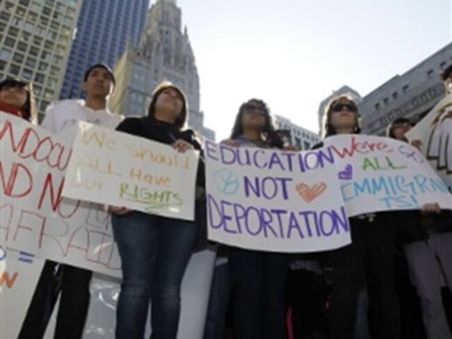 Alista Illinois becas para estudiantes indocumentados