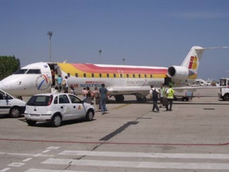 Aterriza de emergencia avión de Spainair por avería en motor