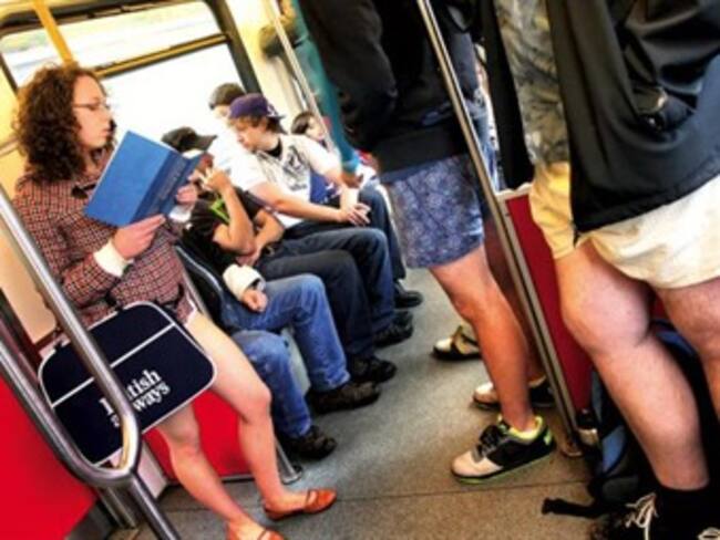 Flashmob 'No pants en el metro'. Samuel Ocampo, colaborador. 13/01/13