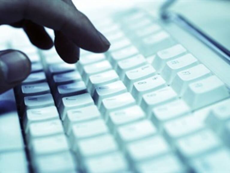 Arrestan en Reino Unido a cinco sospechosos de ataques cibernéticos