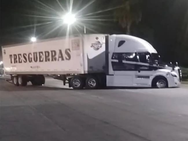 Violencia sacude Sinaloa; reportan bloqueos, enfrentamientos y vehículos incendiados