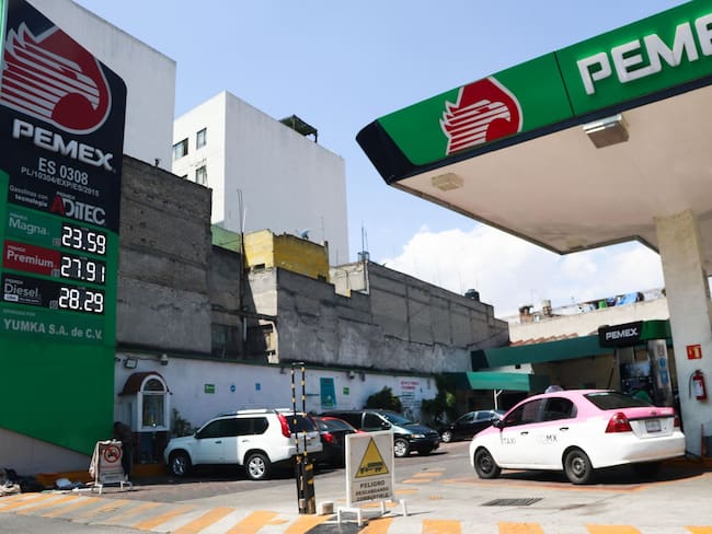 ¿Gasolina cara? Sheinbaum pide a mexicanos elegir estaciones con “precio justo”