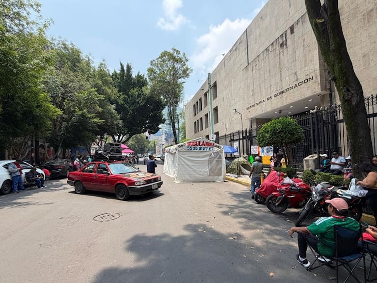 Una comisión de maestros de la Sección 14 de la CNTE fue recibida este jueves en la Segob para participar en la mesa de justicia acordada recientemente.