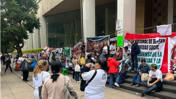 Marcha IMSS: trabajadores retoman la demanda de salario e insumos en la CDMX